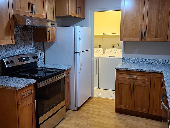 2nd image of 204 Arriba Dr #1