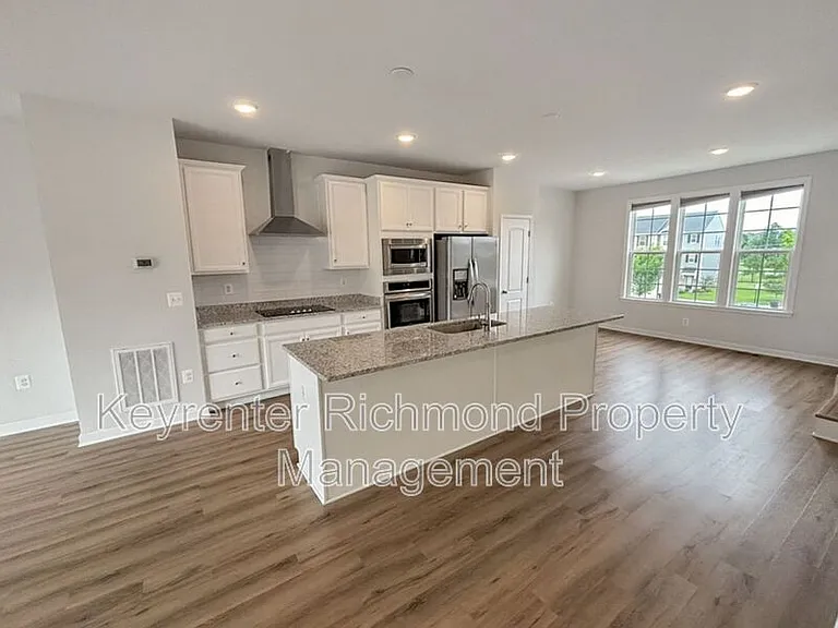 1404 Whitehurst Way — Photo 8