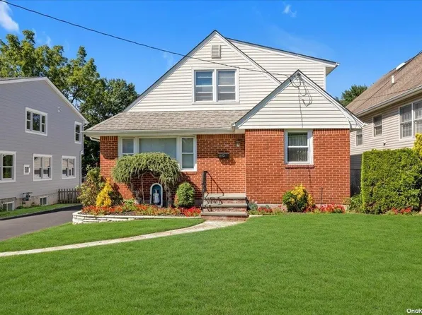 35 Neulist Avenue, Port Washington, NY 11050