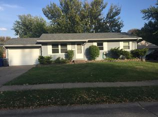 3665 El Dorado Dr, Bettendorf, IA 52722
