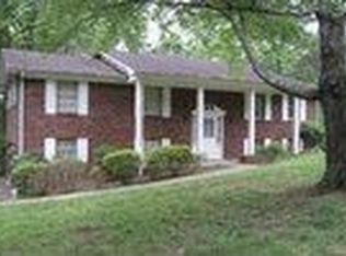 5200 Oakhill Dr, Knoxville, TN 37912