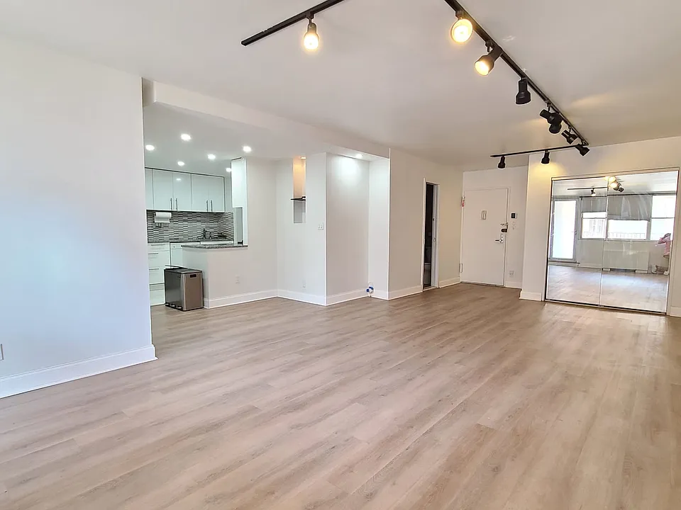 6040 Boulevard East #3J
