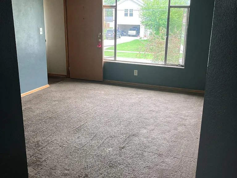 2530 Pleasant St #3 — Photo 2