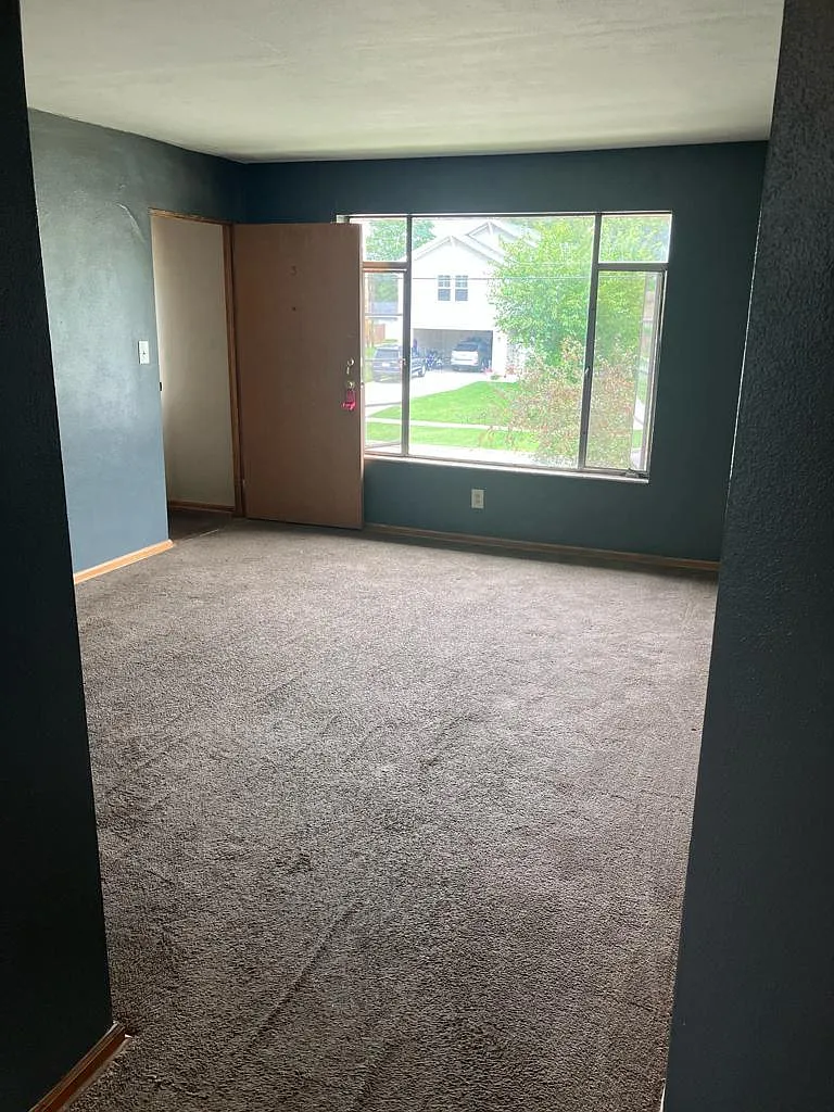 Building Photo - 2530 Pleasant St #3