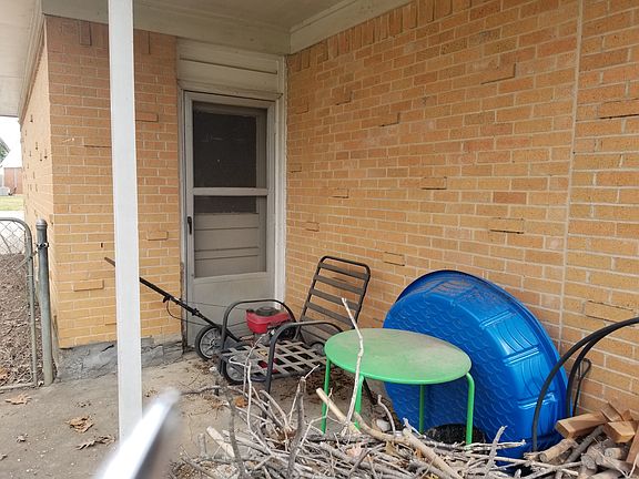 2nd image of 1004 Lynda Ln