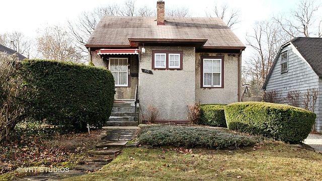 1st image of 990 Burton Ave