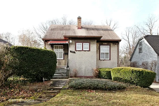 990 Burton Ave photo 1