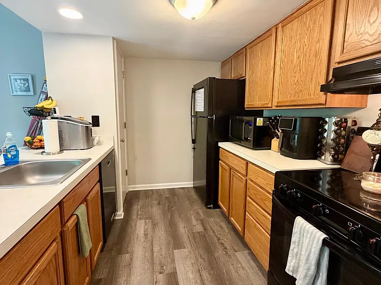 415 Strathaven Ct — Photo 7