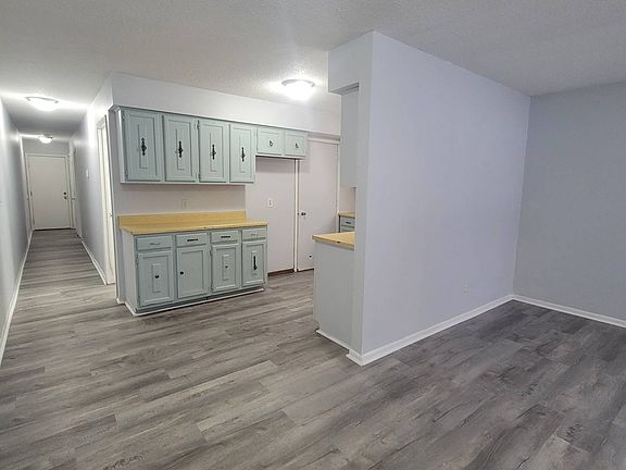 5th image of 310 Lawson Ave E #2
