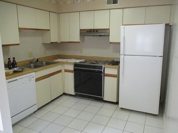 2nd image of 1459 Olivewood Ct