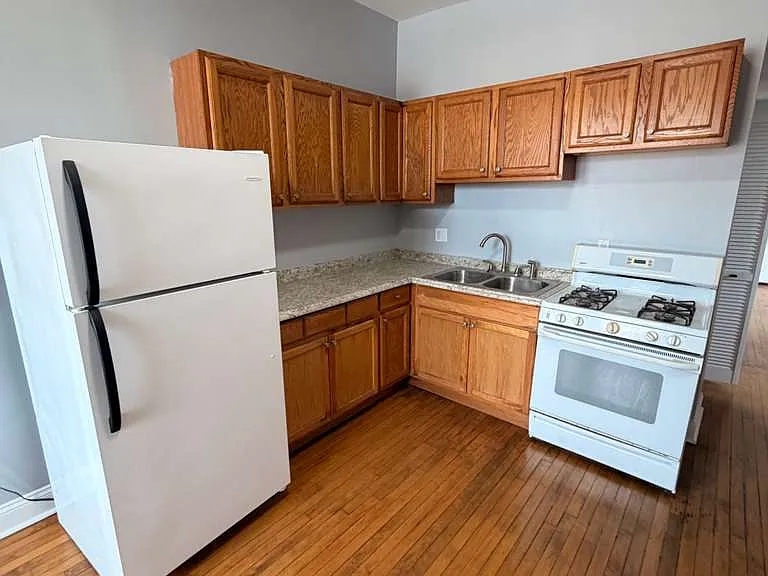 1555 S Millard Ave #2R — Photo 1