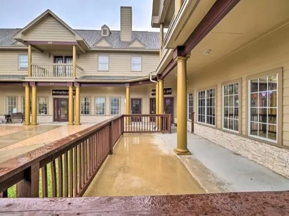 605 6th St #F, Kemah, TX 77565