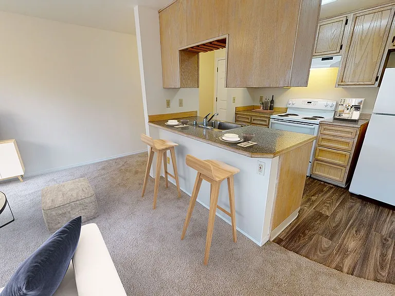 5307 Live Close To University Village And Uw! — Photo 35
