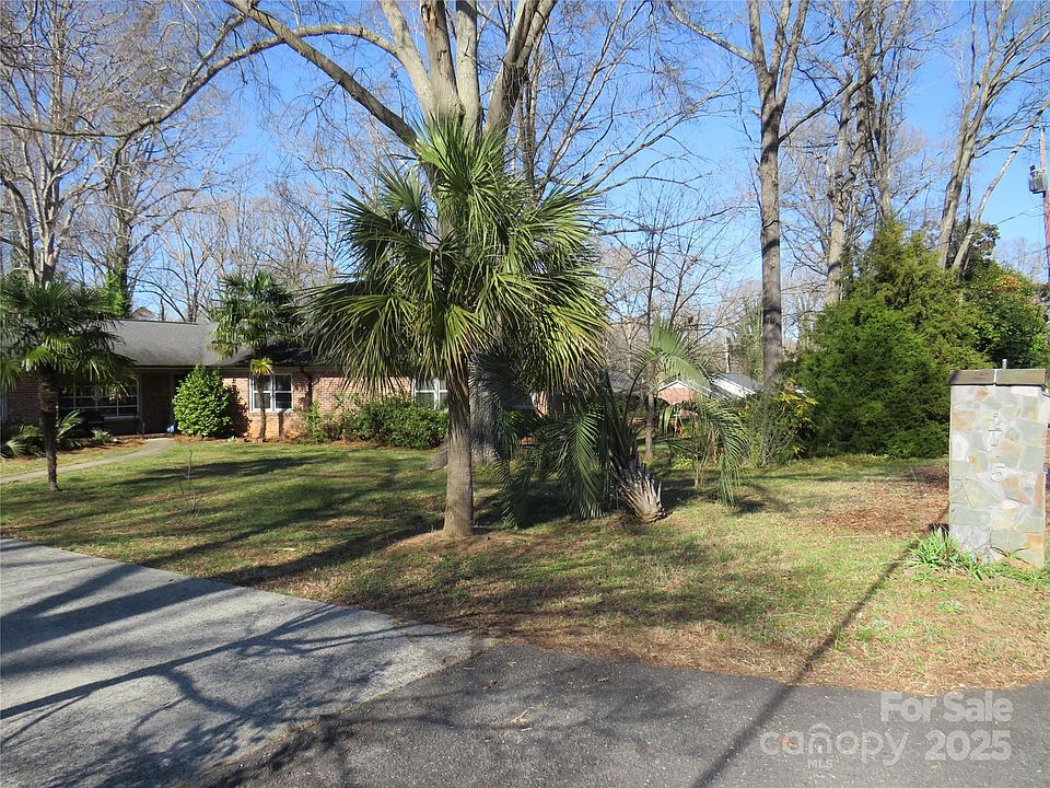 1st image of 215 Bailey Ave