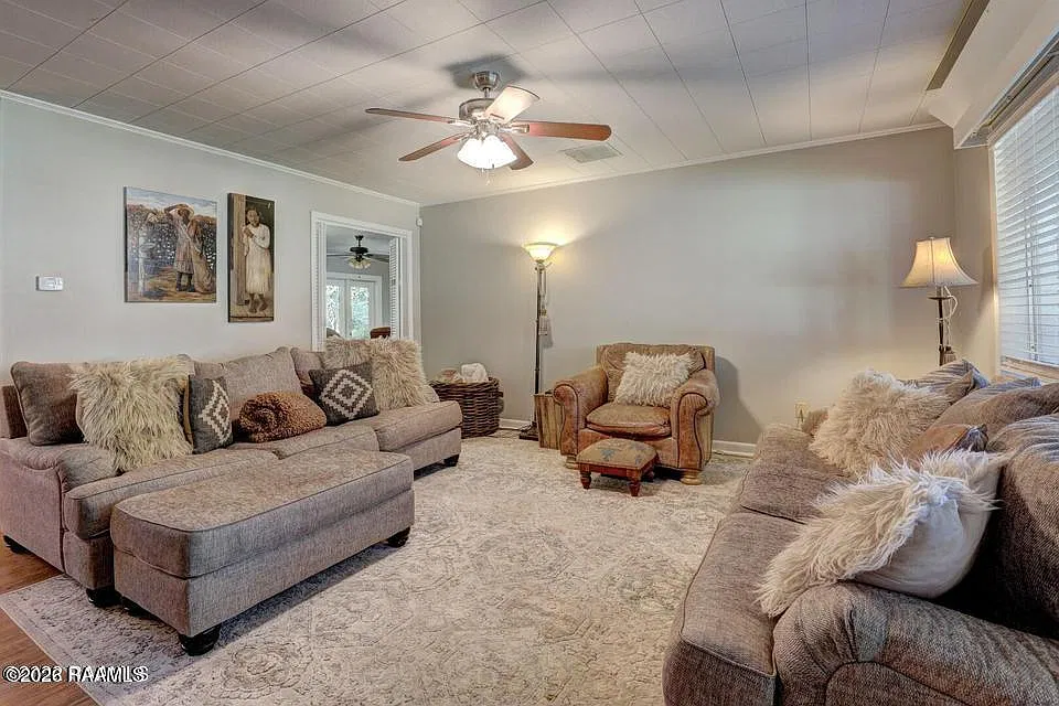 3 bed, 2.0 bath, 1800 sqft, $2,000 — Photo 4