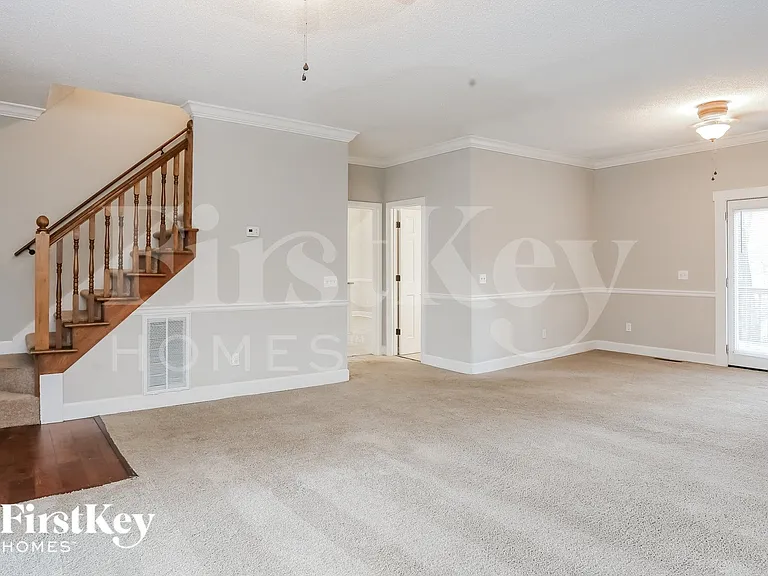5300 Oglethorpe Ct — Photo 7