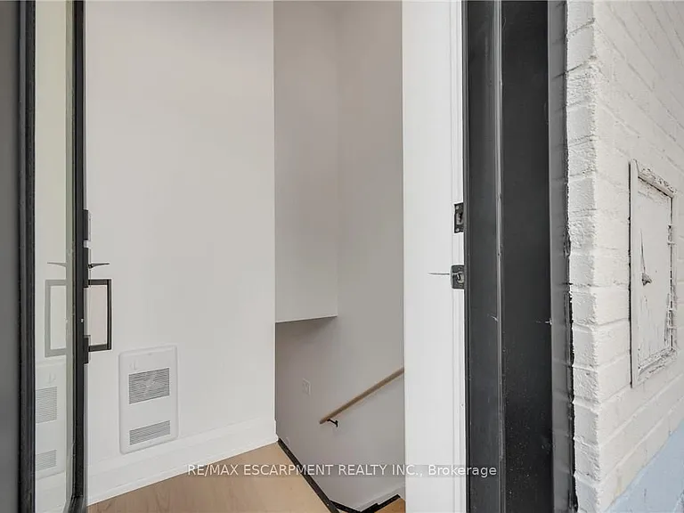 1339 Augustine Dr — Photo 3