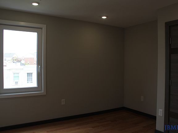4th image of 2541 Montrose St #D