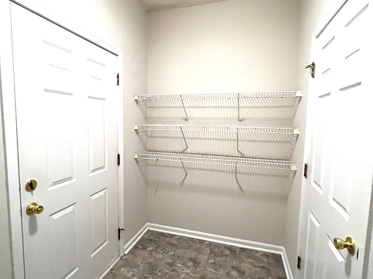 216 Howe St — Photo 3
