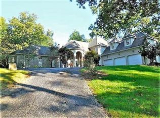 201 Princess Dr, Ashland, KY 41101