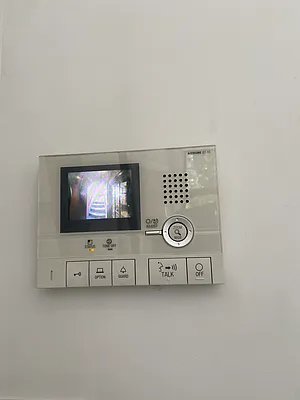 Rented by Manhattan Realty Group | media 25