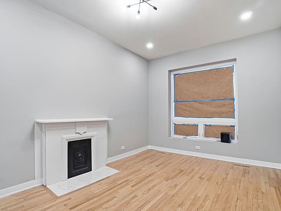 3rd image of 2739 W Maypole Ave