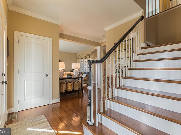 3rd image of 203 Stonechase Dr
