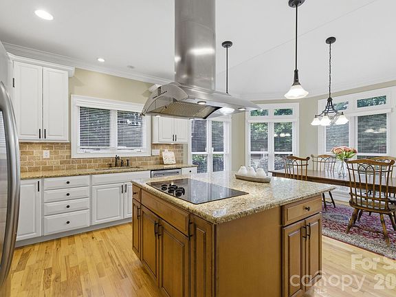 4th image of 2420 Crofte Dr