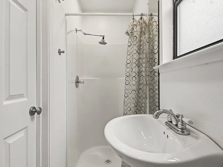 75 Lafayette St #1 — Photo 35