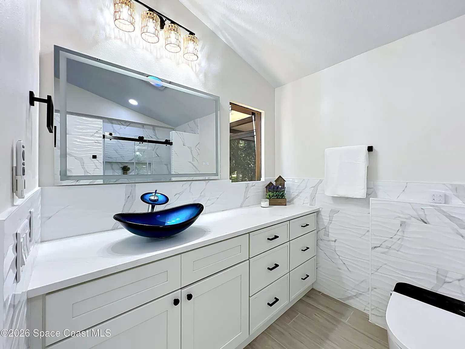 2 bed, 2.0 bath, 1195 sqft, $2,000 — Photo 3