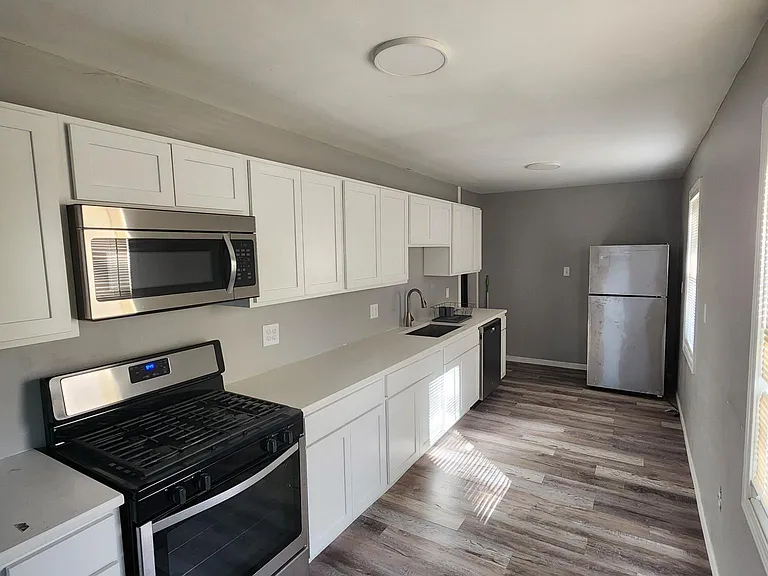 403 Church St — Photo 4
