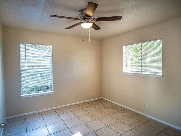6916 Shady Grove Dr — Photo 11
