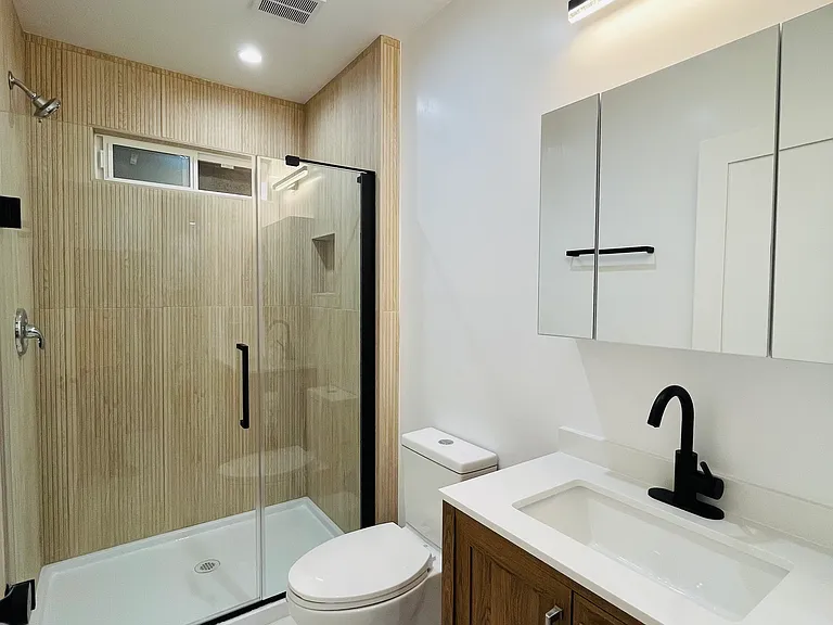 1355 W 23rd St — Photo 13