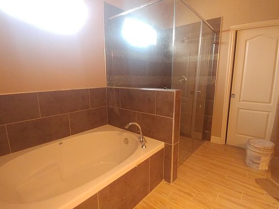 4th image of 7637 Sable Creek Dr #Kuzb4p