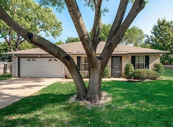 3rd image of 2601 N Capistrano Ct