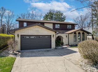 1618 Robin Ln, Glenview, IL 60025