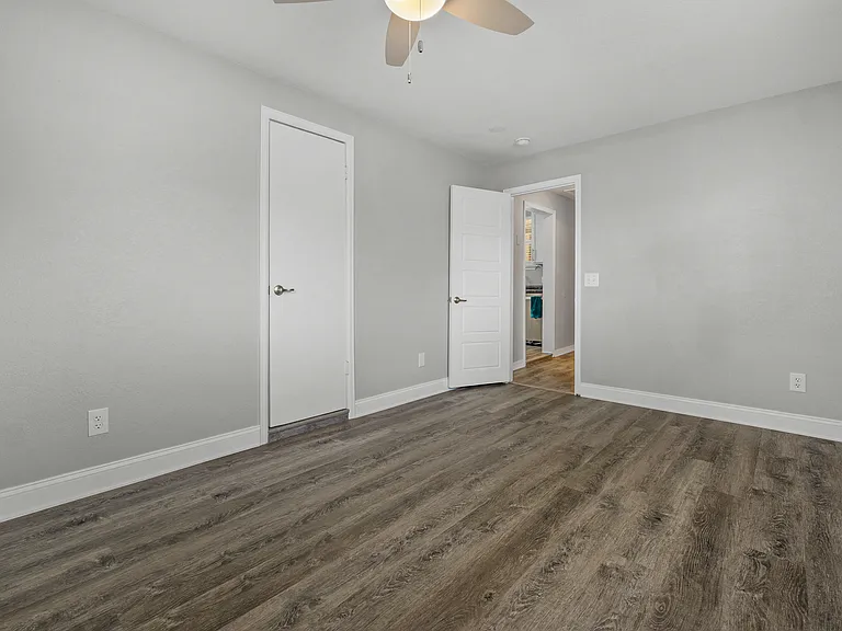 502 22nd St — Photo 13