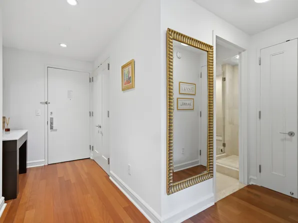 100 Riverside Boulevard image 8 of 11