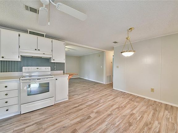 4th image of 1613 E Schwartz Blvd