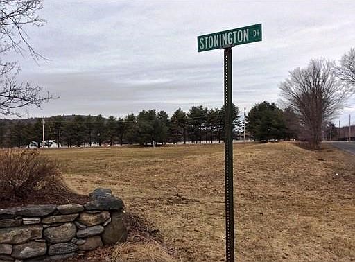 2nd image of 2 Stonington Dr