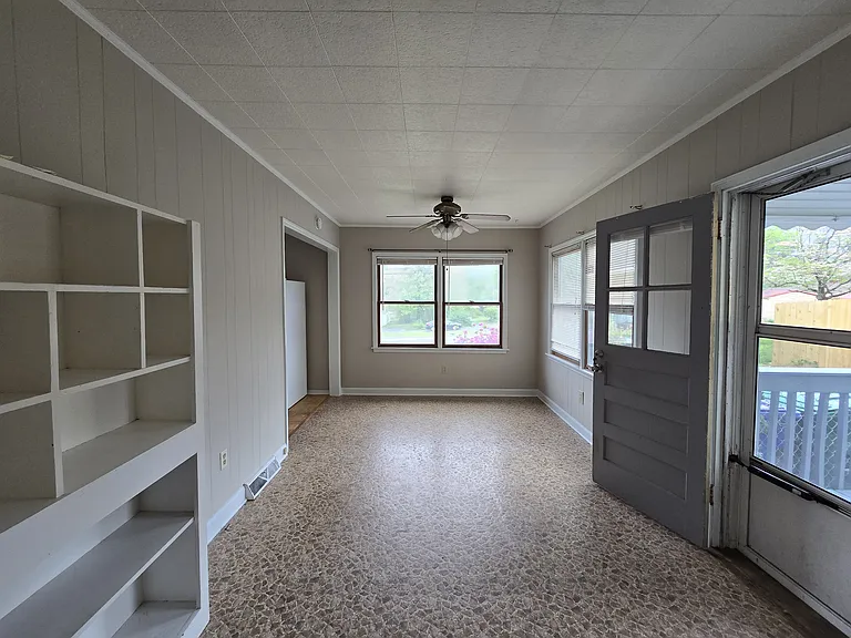 209 Northeast Ave — Photo 5