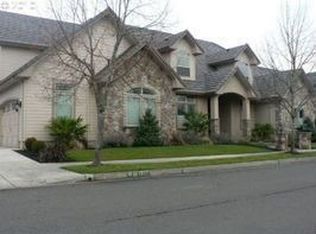 1917 Lakeview Dr, Eugene, OR 97408