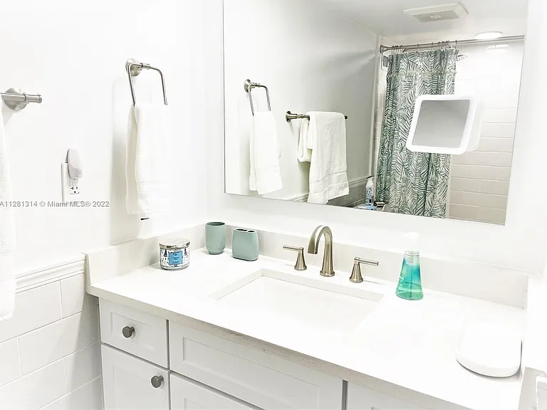 5161 Collins Ave #404 — Photo 10