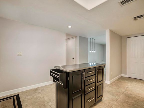 5th image of 2409 W Voltaire Ave