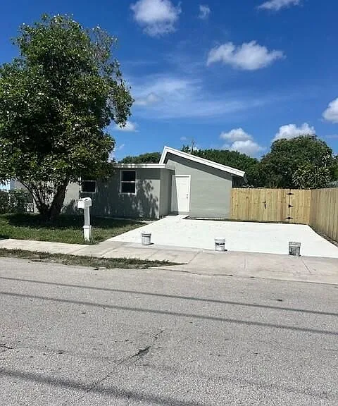 310 NW 4th Ave — Photo 1