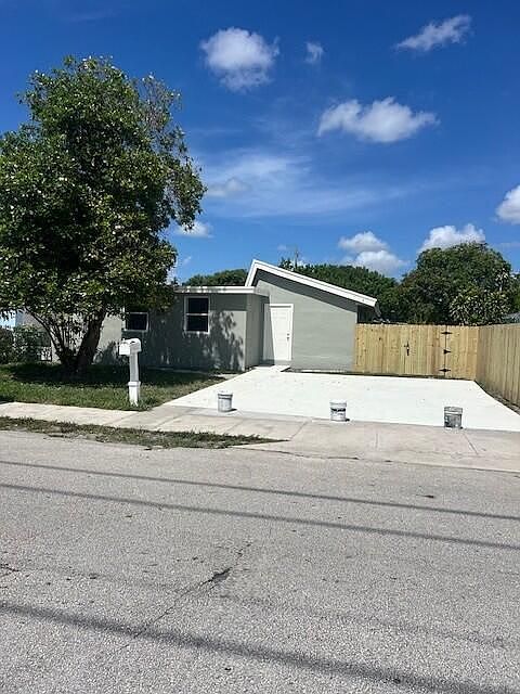 1st image of 310 NW 4th Ave