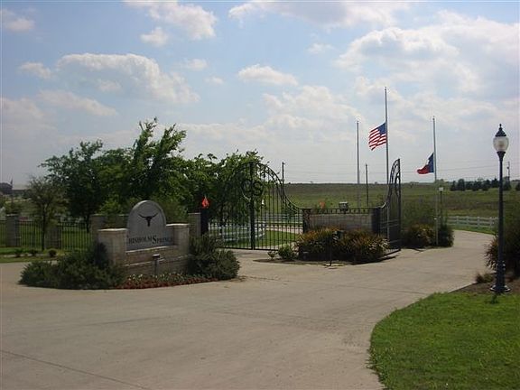 Gated Entry to Neighborhood!