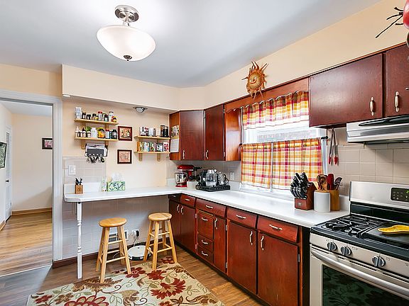 5th image of 9439 Schiller Blvd