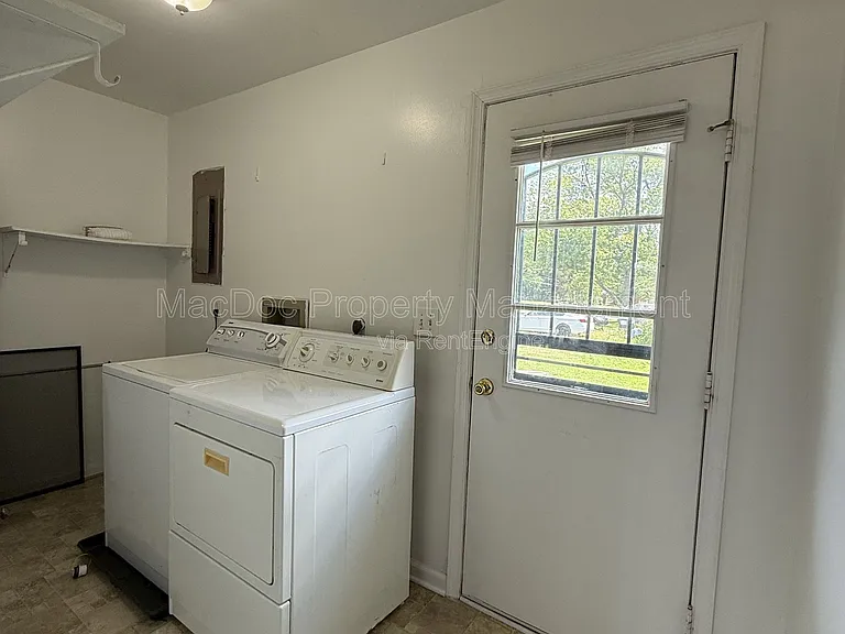 1804 Sherwood Dr — Photo 12