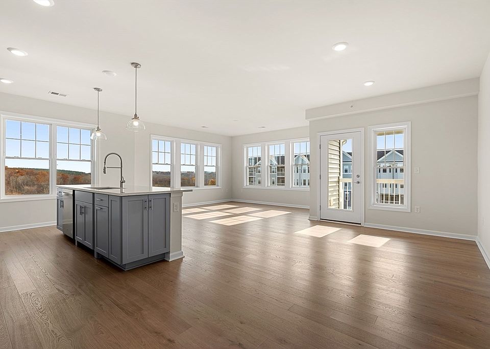 1st image of 5 Peters Farm Way #7106